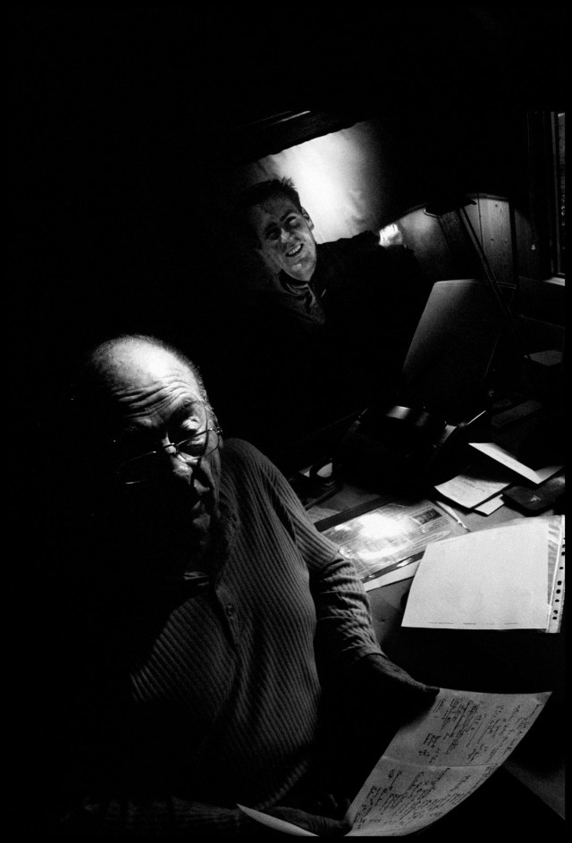 Portrait de Jean Vuarnet au coté de sa photo qui ornait jadis l'entrée du téléphérique