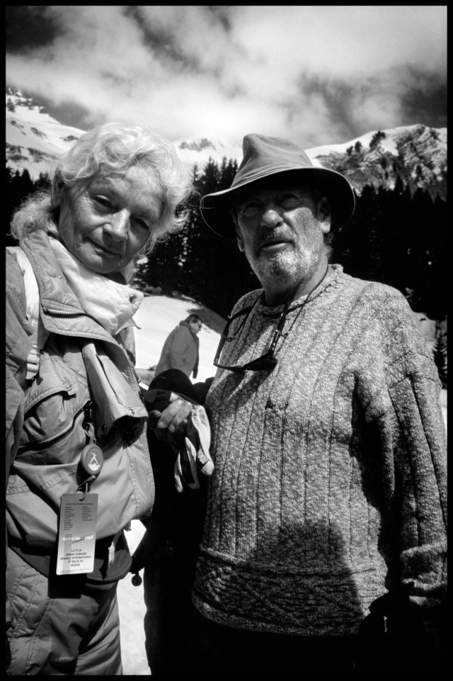 Jean Vuarnet avec sa femme Edith sur le domaine skiable des portes du soleil