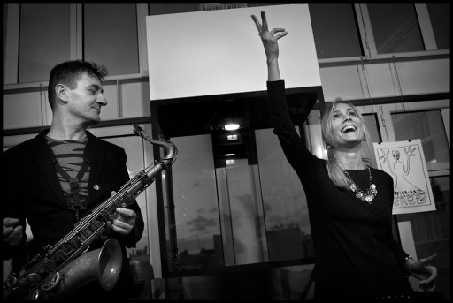 Francesco aux côtés de l'une de ses invités, la chanteuse américaine Victoria Rummler 